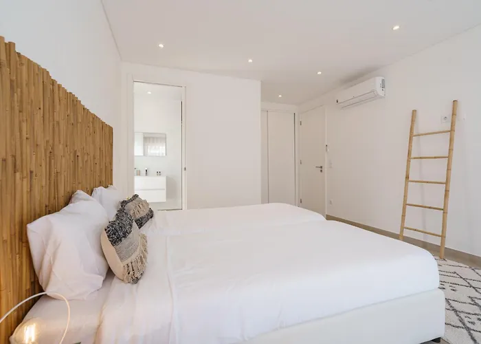 Areia Villa, With Ocean View Villa Ribamar (Lourinha)