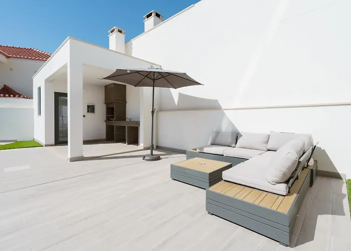 Areia Villa, With Ocean View Villa Ribamar (Lourinha)